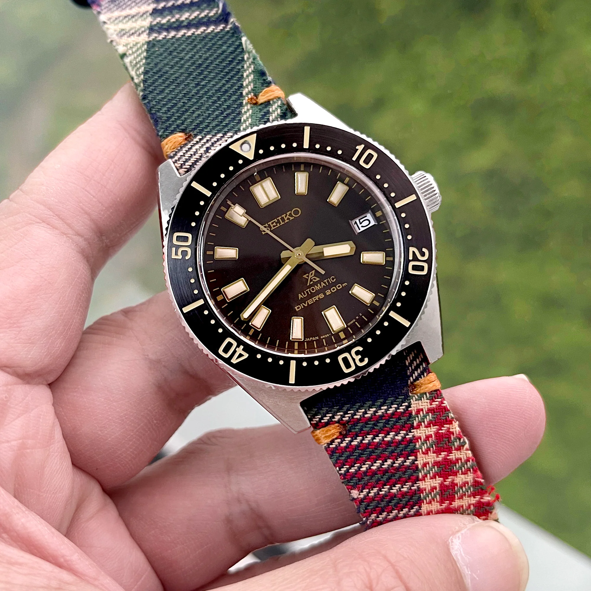 20mm MiLTAT Dundee Tartan Pattern Watch Strap, Brown Stitching - Image 4