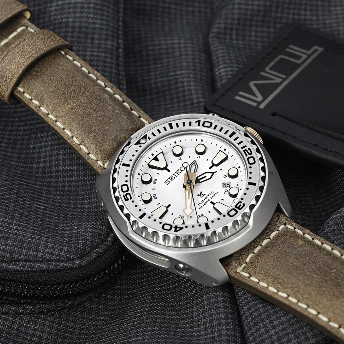 MiLTAT 24mm Genuine Olive Brown Distressed Leather Watch Strap Extra Soft, Beige Stitching - Image 3