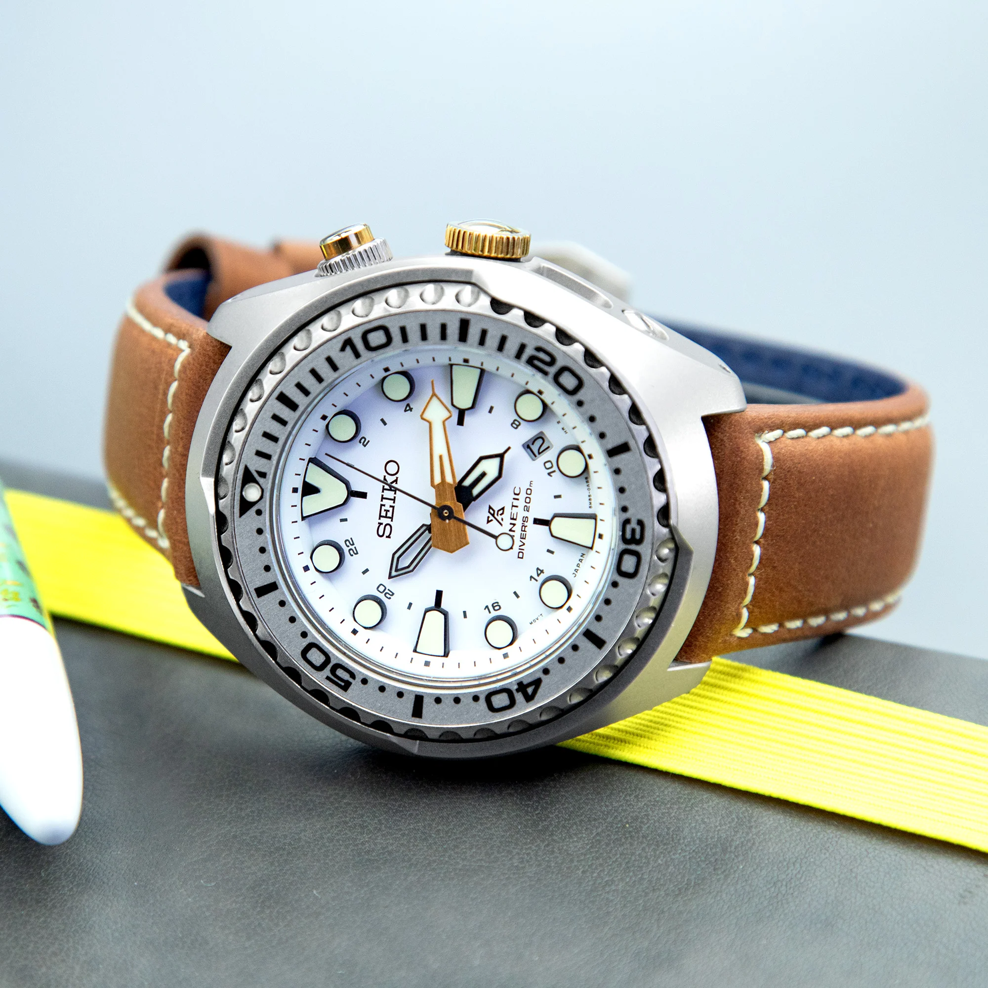MiLTAT 24mm Mud Brown Nubuck Leather Watch Strap, Beige Stitching - Image 3