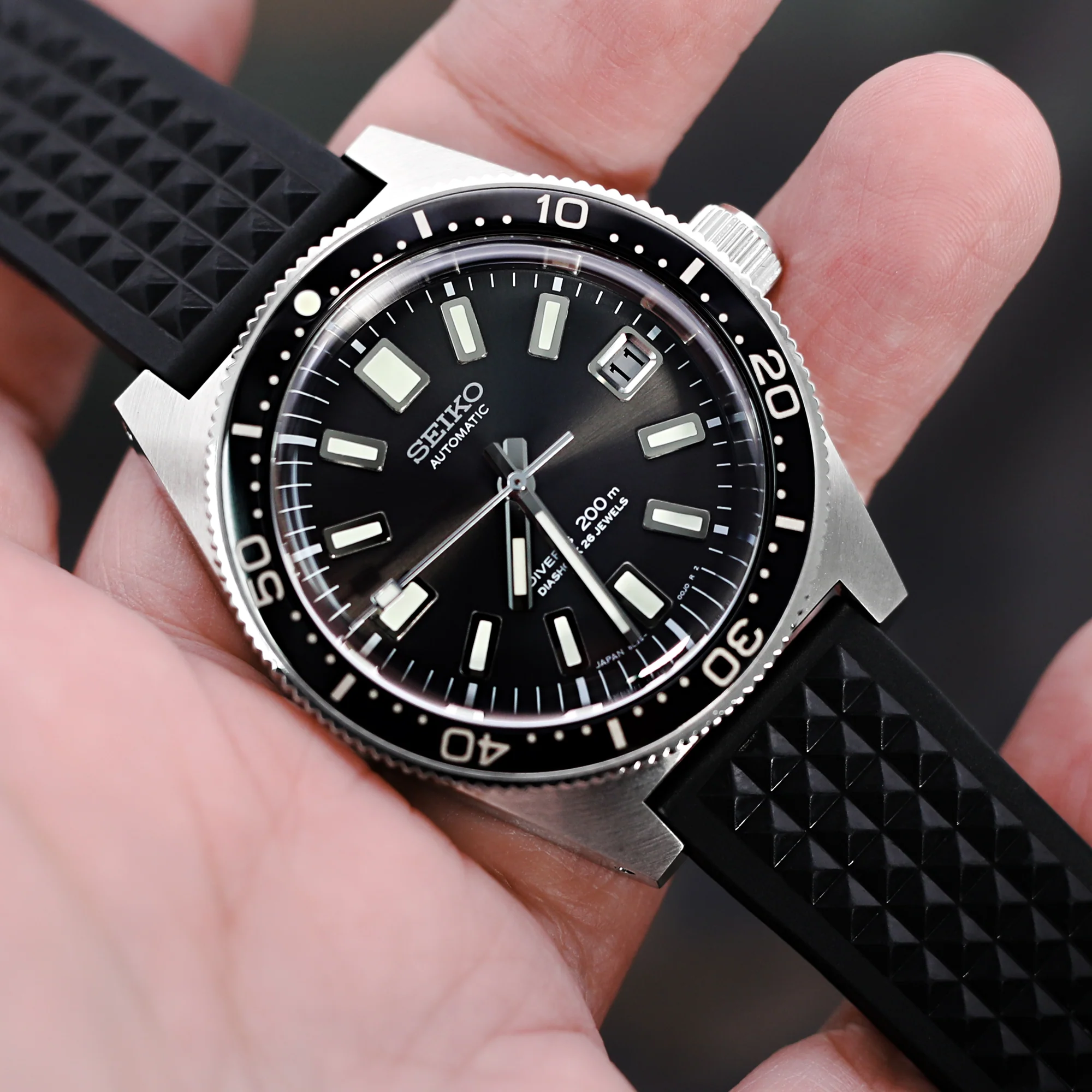 Chaffle Black FKM Rubber watch strap, 19mm to 22mm - Image 5