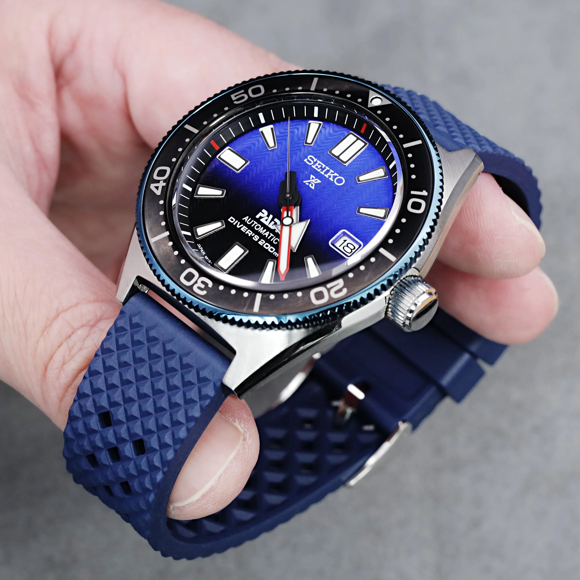 Rhombus Blue FKM Quick Release rubber watch strap, 20mm - Image 3