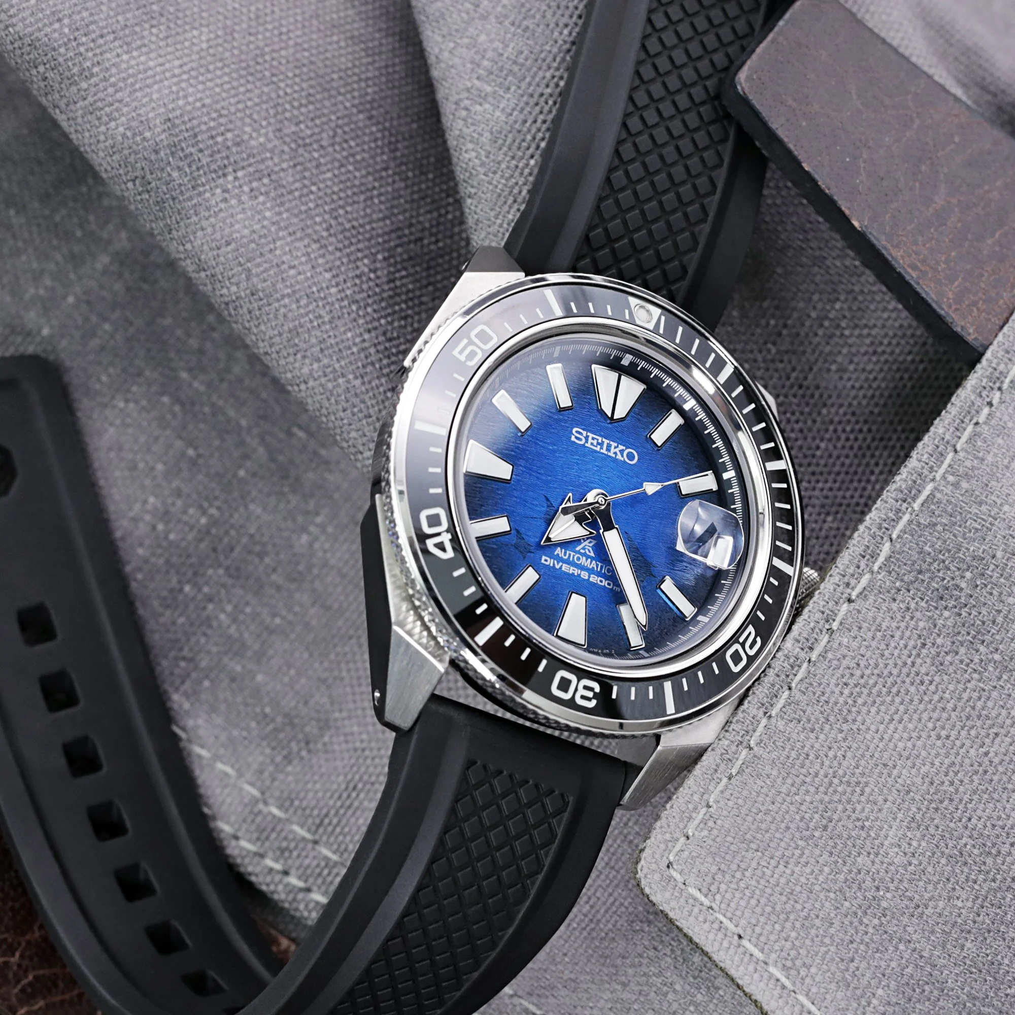 Crisscross Black FKM Quick Release Rubber Strap, 20mm or 22mm - Image 4